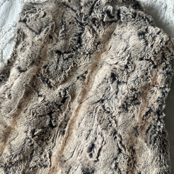 The Limited Faux Fur Super Soft Open Front Vest in Black and Tan Size x Small - Picture 5 of 8